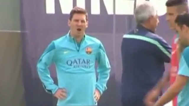 Messi ngáp ngắn ngáp dài trên sân tập