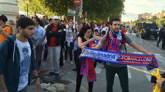 Các cầu thủ Barca lại bị CĐV nhà chửi rủa