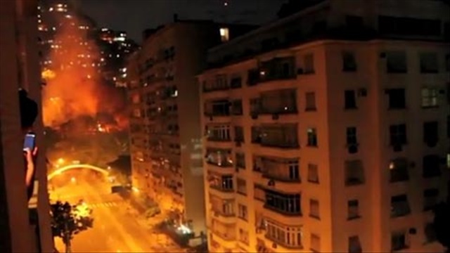 Nổ súng dữ dội trên đường phố Rio de Janeiiro 