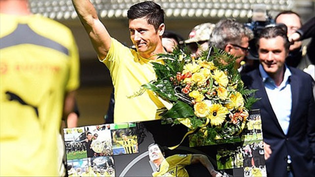 Màn chia tay cảm động của Lewandowski với CĐV Dortmund