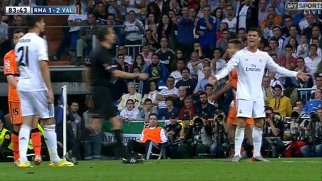 Ronaldo quát Morata vì không chịu chuyền bóng
