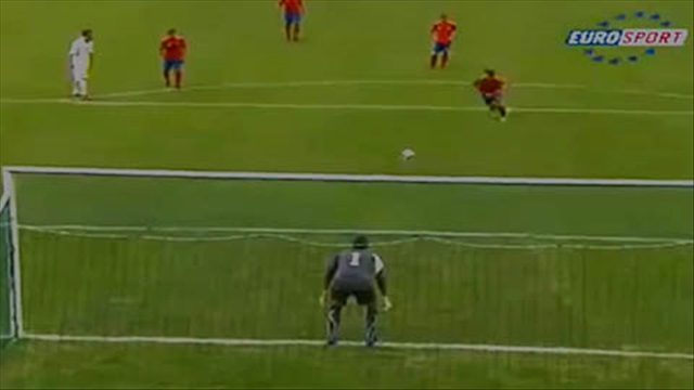 Top 5 cú đá penalty dị nhất thế giới