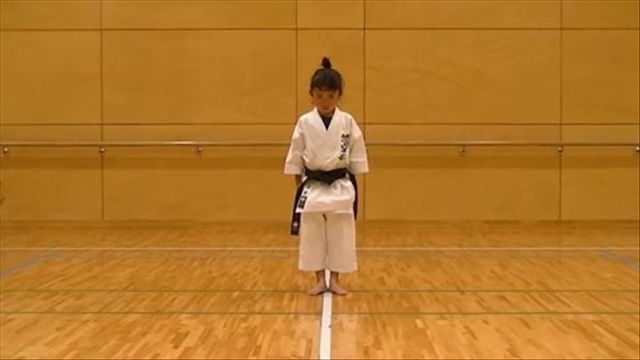 Màn trình diễn siêu đỉnh của nữ võ sĩ 7 tuổi