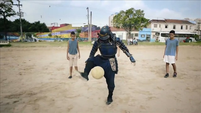 Samurai trình diễn bóng đá trên đất Brazil