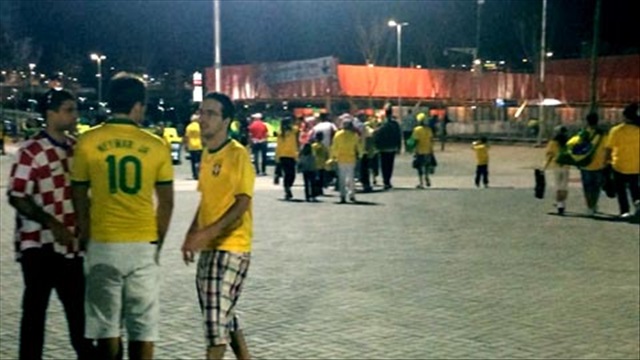 Nóng từ Brazil: Croatia thua thất vọng, Brazil thắng chẳng vui