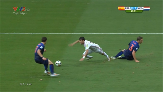 Pha ăn vạ của Diego Costa mang lại phạt đền cho Tây Ban Nha