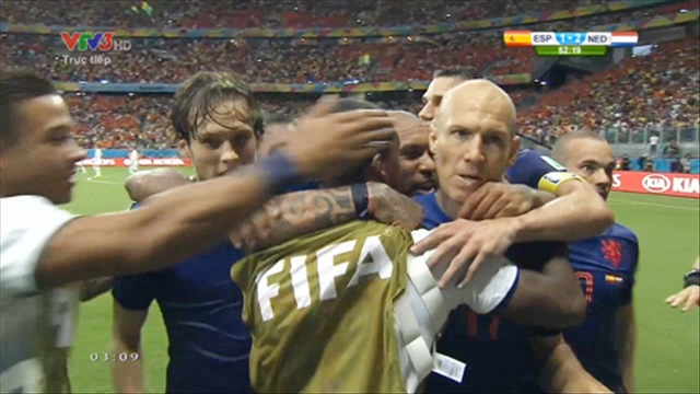 Robben nâng tỷ số lên 2-1 cho Hà Lan
