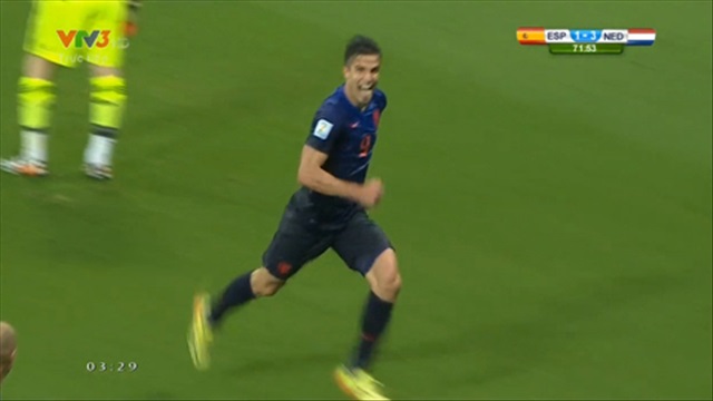 Tội đồ Casillas dâng bàn thứ 4 cho Hà Lan (4-1)