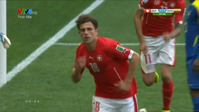Mehmedi ghi bàn từ sai lầm của đối phương (Thụy Sĩ 1-1 Ecuador)