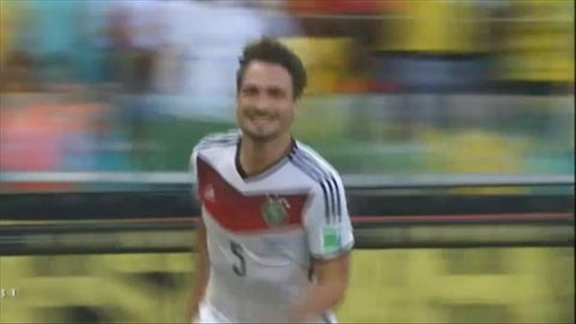 Đức 2-0 BĐN: VÀOOOO!!! Mats Hummels đánh đầu dũng mãnh tung lưới BĐN (TRỰC TIẾP)