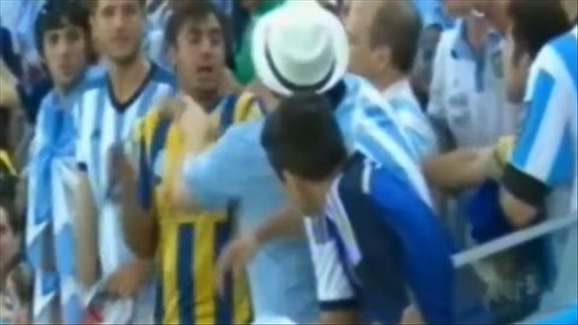 Fan của Bosnia bị 