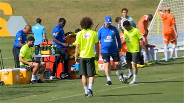 Ai nói HLV Scolari không biết đùa?!