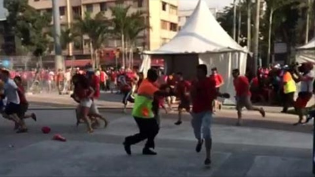 Cảnh tượng fan Chile làm loạn sân Maracana