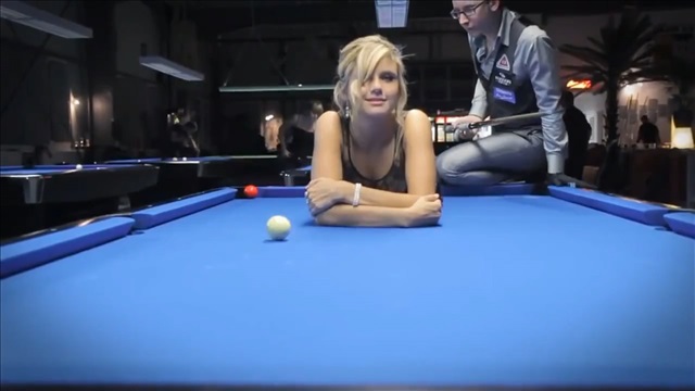 Clip đánh bi-a gây