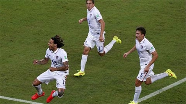 Jermaine Jones sút xa tuyệt đẹp cân bằng tỷ số