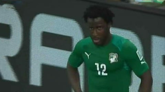 Wilfried Bony gỡ hòa 1-1 cho Bờ Biển Ngà