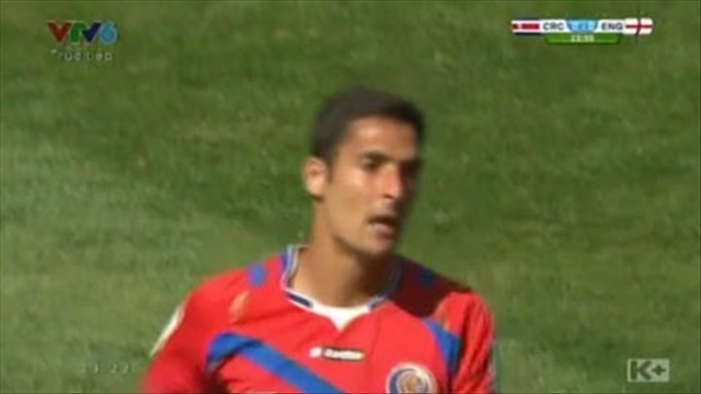 Celso Borges sút phạt trúng xà ngang (Costa Rica - Anh)