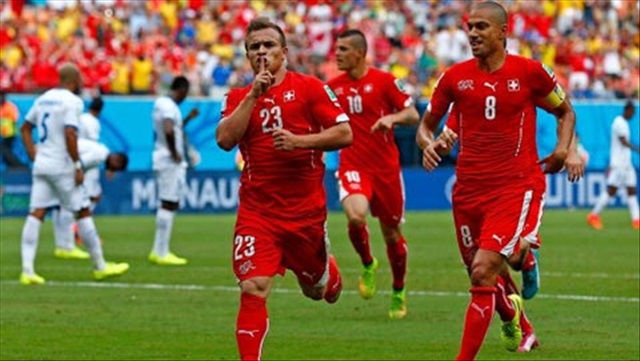 Shaqiri lập cú đúp gia tăng cách biệt