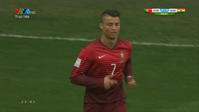 Xà ngang từ chối bàn thắng của Ronaldo