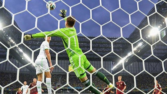 Pha cứu thua khó tin của Akinfeev (Algeria - Nga)