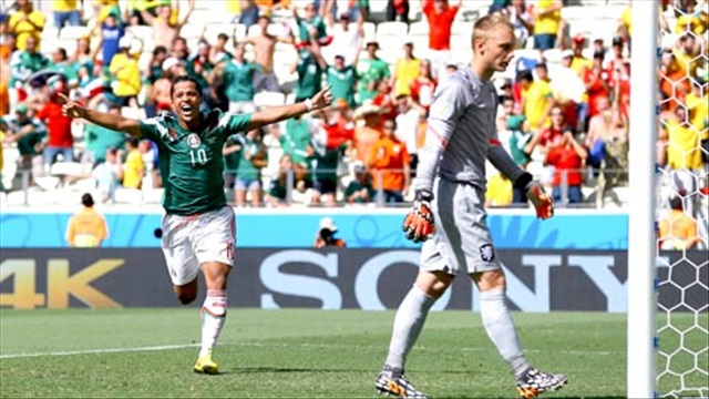 Dos Santos dứt điểm quyết đoán mở tỷ số (Hà Lan 0-1 Mexico)