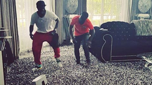 Xem Emmanuel Adebayor biến thành Rapper và Dancer chính hiệu