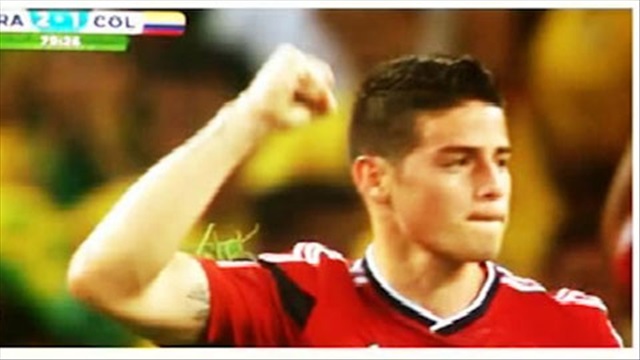 Hãi hùng! Rodriguez ăn mừng bàn thắng cùng... sinh vật lạ