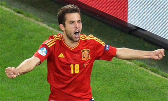 Ngộ nghĩnh trò Bóng đá lai Bóng bàn do Jordi Alba phát minh