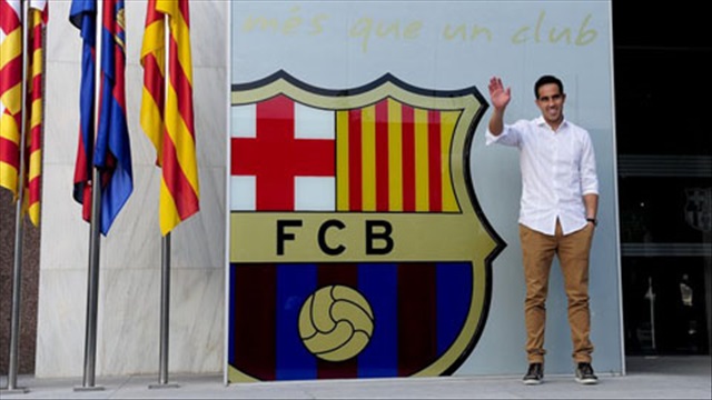 Thủ thành Claudio Bravo ra mắt Barca