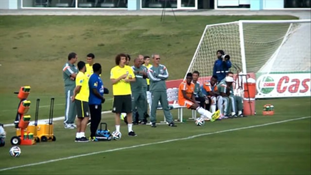 Tập luyện trước trận Brazil - Đức: David Luiz siêu bày trò