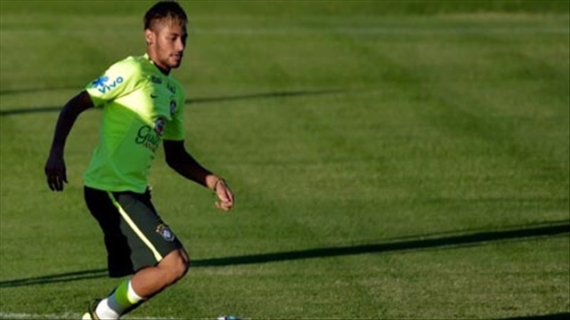 Tiết lộ: Neymar vẫn đi lại bình thường ngay trước trận Bán kết