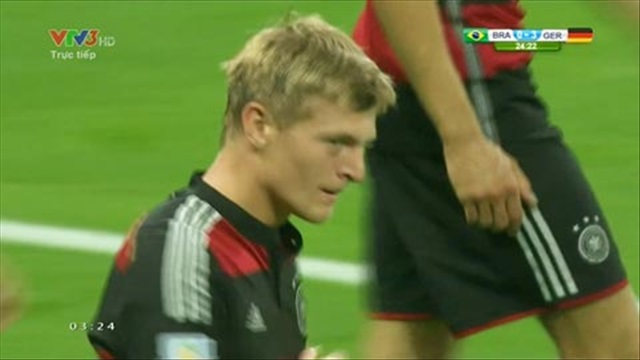 Brazil - Đức: VÀO!!! Kroos nâng tỷ số lên 3-0 một cách dễ dàng