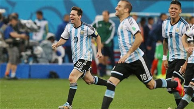 Messi và CĐV Argentina bật khóc vì giây phút lịch sử