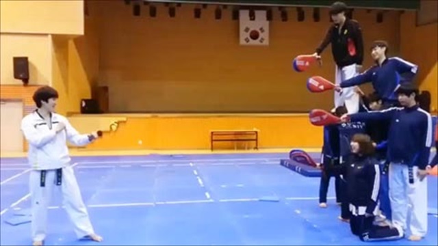 Kỹ thuật đá 4 vòng tuyệt đỉnh của Taekwondo