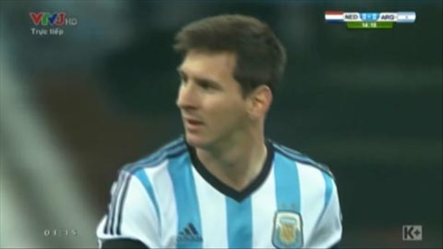 Xem lại pha sút phạt nguy hiểm của Messi