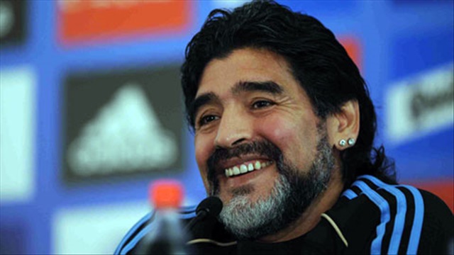 Maradona hát chế nhạo về trận thua của Brazil