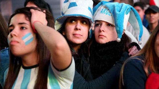 Fan Argentina - Đức sau trận chung kết: kẻ khóc, người cười