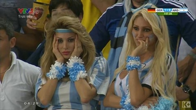 Nỗi buồn và nước mắt của CĐV Argentina