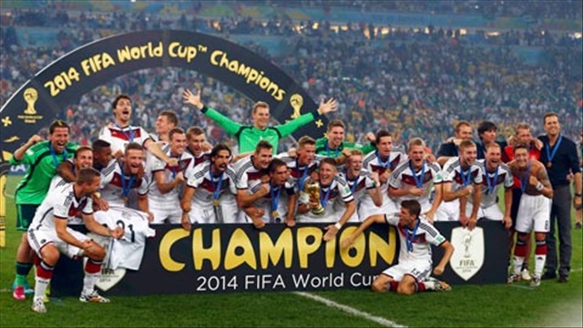 Khoảnh khắc ĐT Đức nhận HCV và Cúp tại World Cup 2014