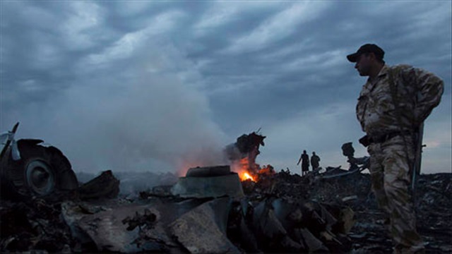 Hình ảnh máy bay MH17 của Malaysia rơi tại Ukraina