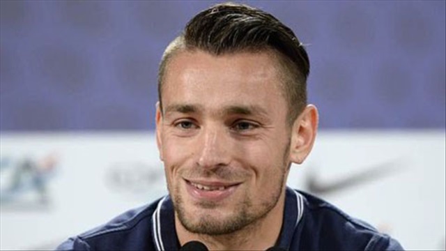 Buổi phỏng vấn đầu tiên của Debuchy trong màu áo Arsenal