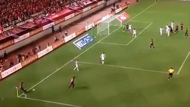  Siêu phẩm volley theo phong cách của Paul Scholes