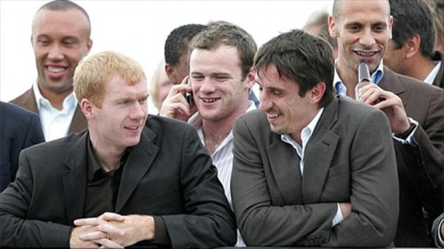 Màn trả đũa của Gary Neville dành cho Paul Scholes