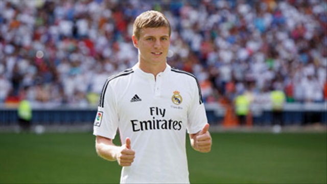 Toni Kroos trổ tài trong buổi tập với Real Madrid