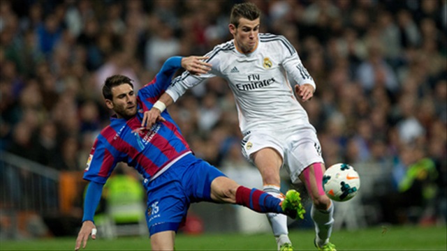 Bale nã rocket tung lưới đối phương