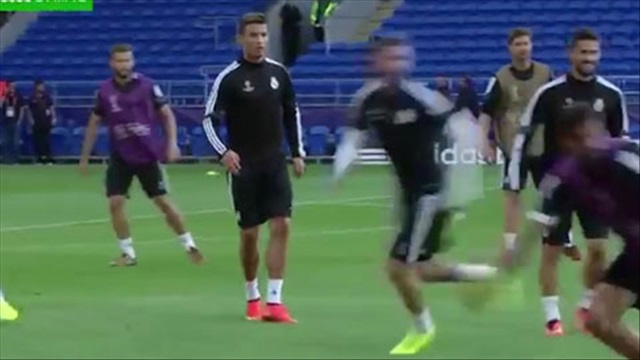 Ronaldo đá tập cũng băm bổ như lúc thi đấu