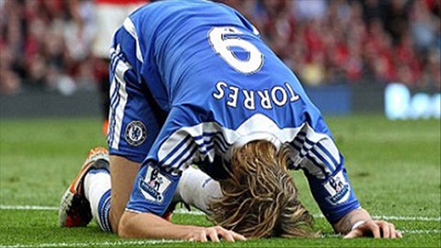 10 khoảnh khắc đáng xấu hổ nhất trong lịch sử Premier League