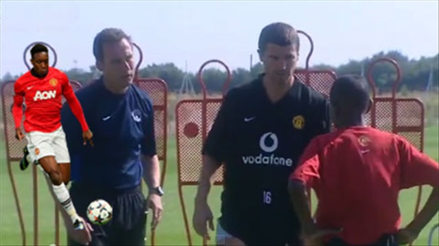 Xem Roy Keane dạy Welbeck chơi bóng khi mới 12 tuổi