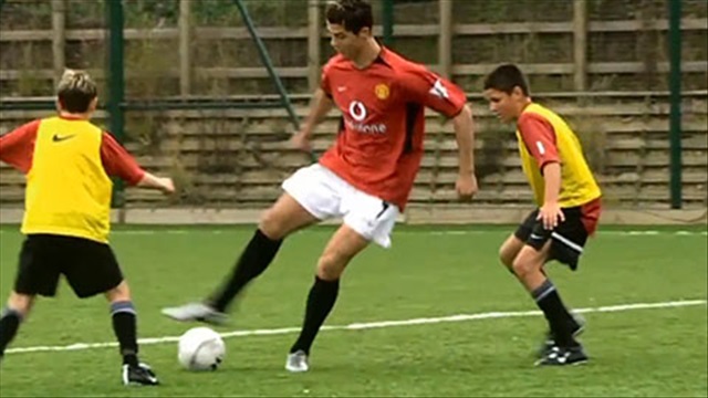 Ronaldo đã sở hữu kỹ thuật siêu hạng ngay khi mới chuyển về M.U