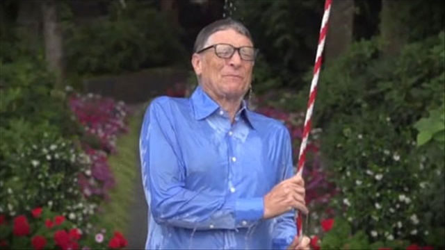 Top 10 Ice bucket challenge: Bill Gates và Mark Zuckerberg gây bão